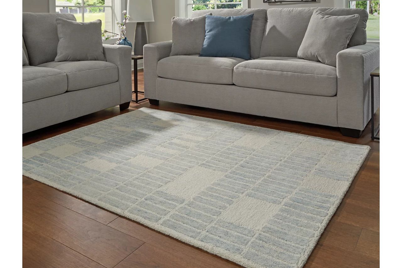 Dylanton 5' x 7' Area Rug In Ivory and Blue R407812