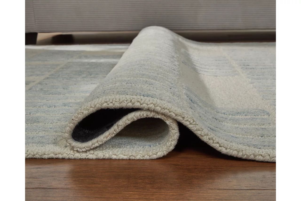 Dylanton 5' x 7' Area Rug In Ivory and Blue R407812