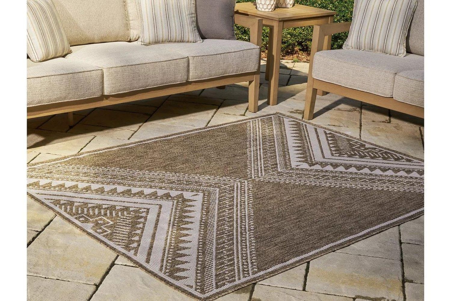 Dunsler 5 ft x 7 ft Rug In Brown and Cream R900012