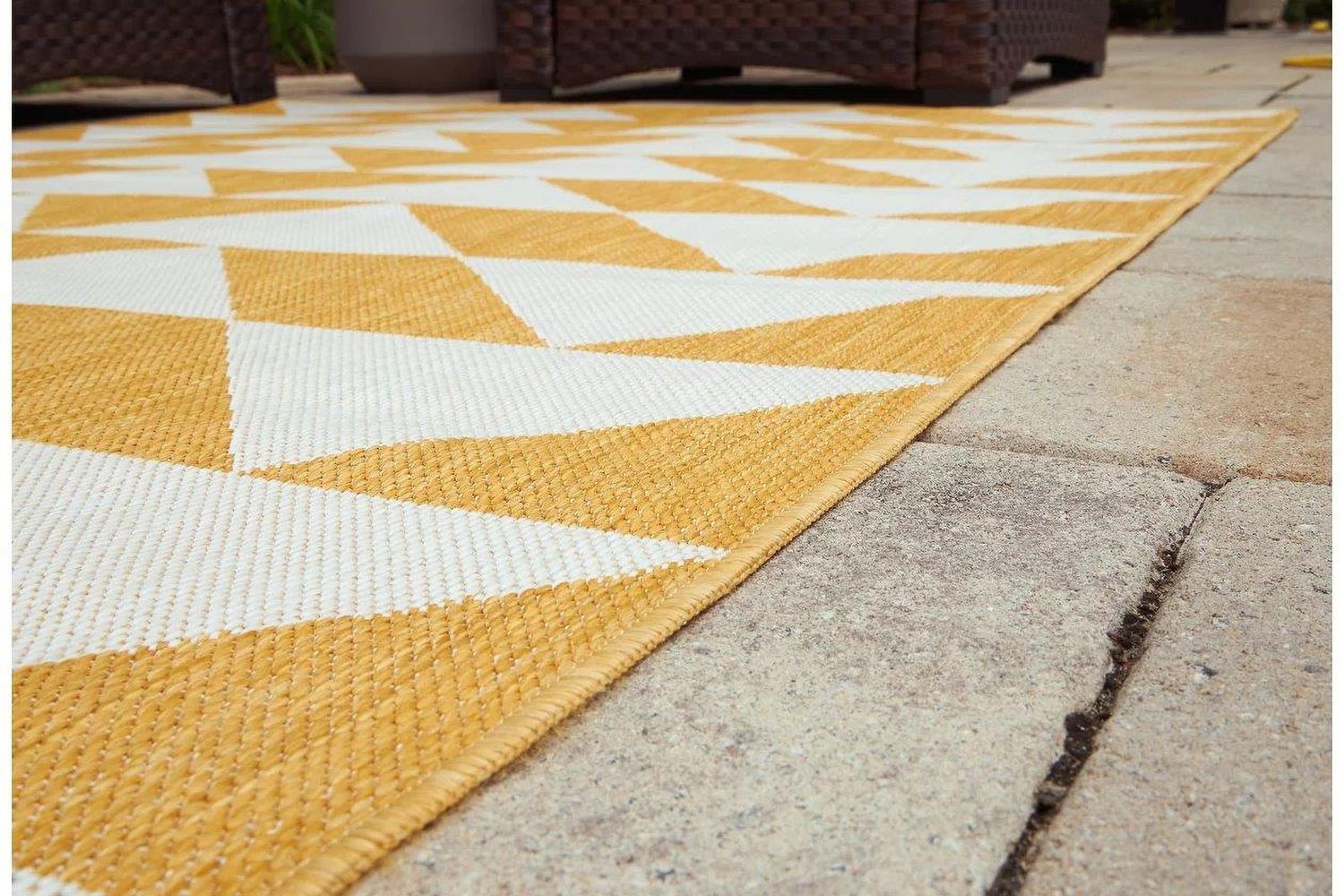 Thomley 8 ft x 10 ft Rug In Ivory and Yellow R900061