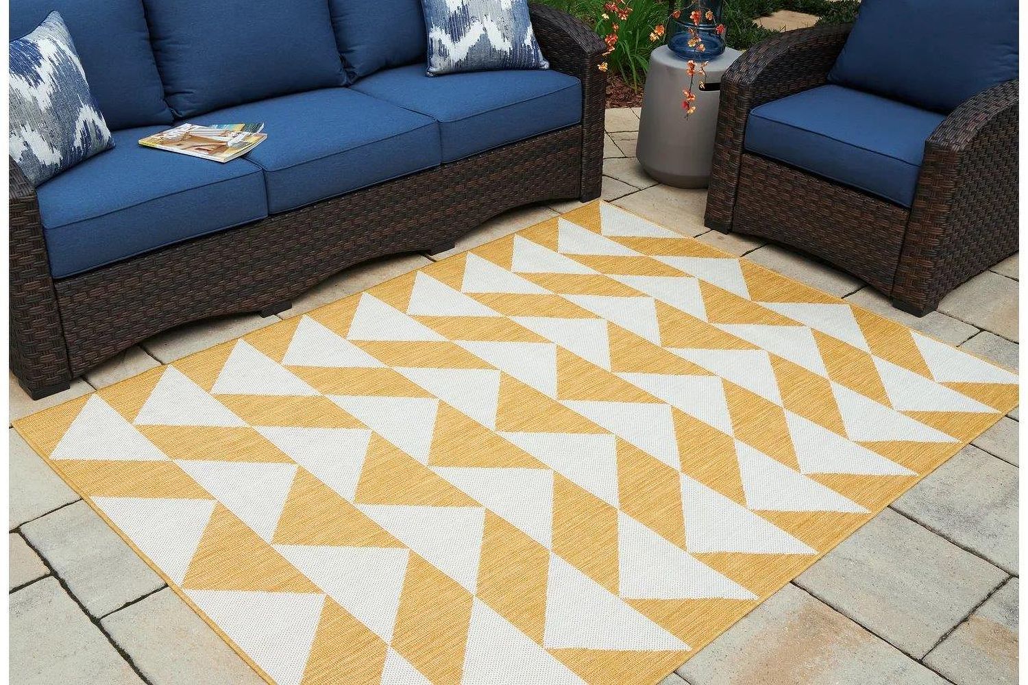 Thomley 5 ft x 7 ft Rug In Ivory and Yellow R900062