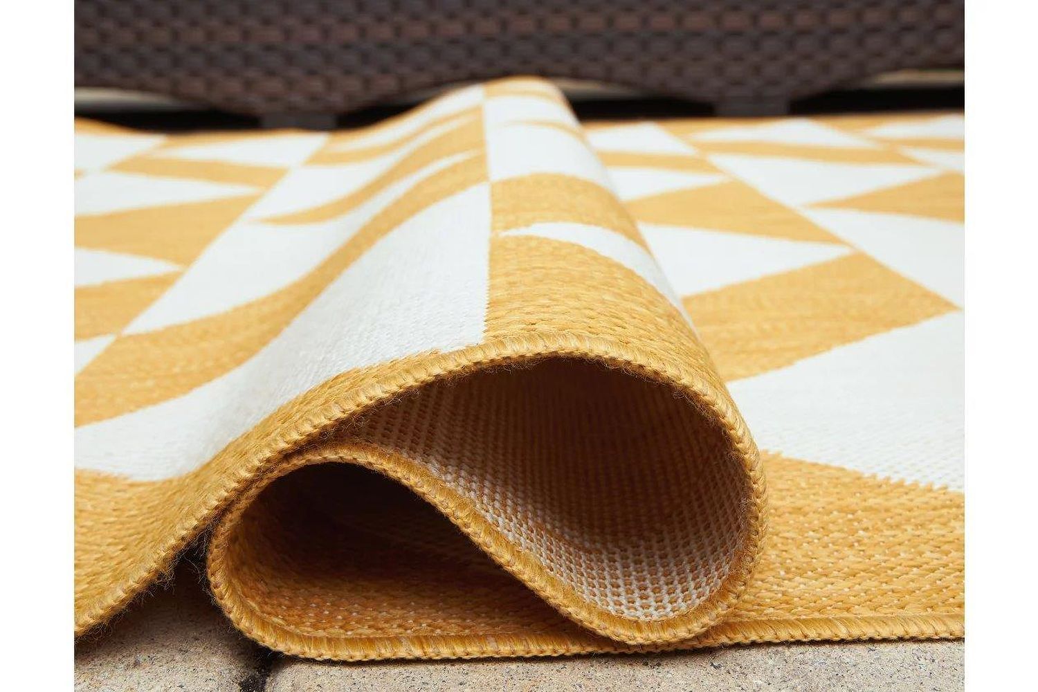 Thomley 5 ft x 7 ft Rug In Ivory and Yellow R900062