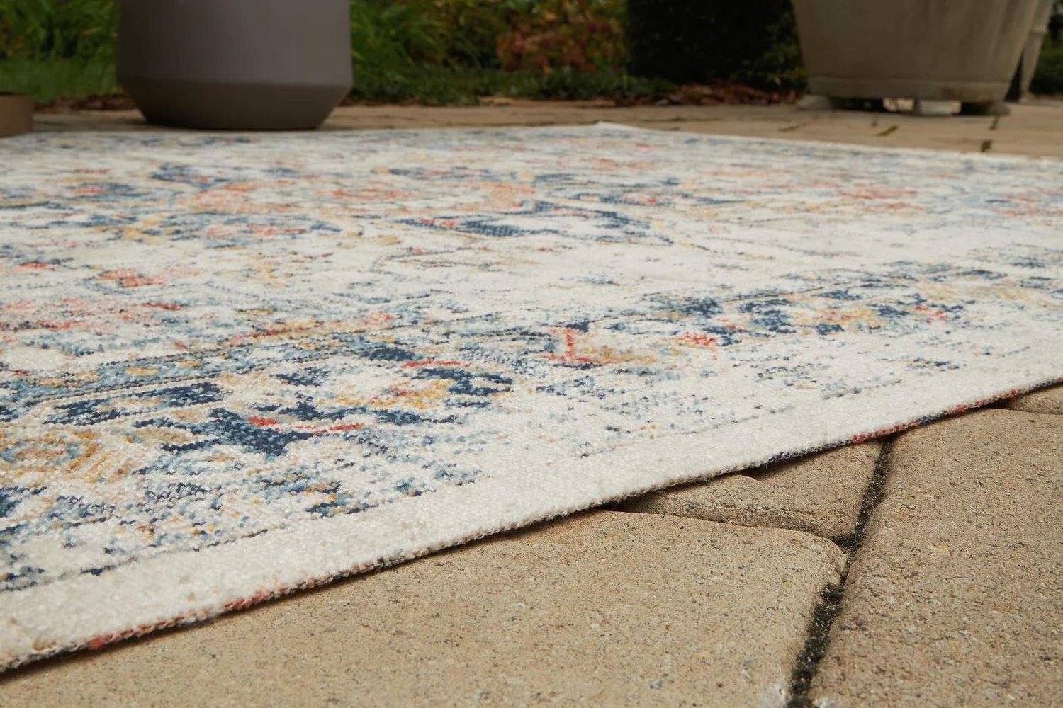 Jarrpage 5 ft x 7 ft Rug In Multi R900092