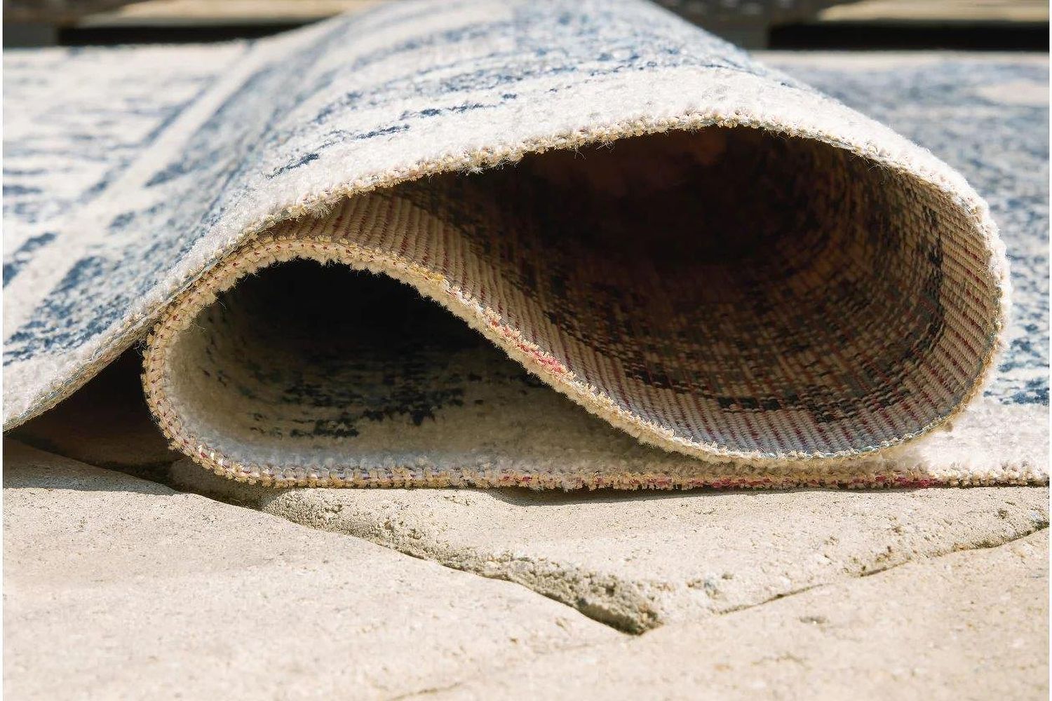 Daddridge 5 ft x 7 ft Rug In Gray and Blue R900102