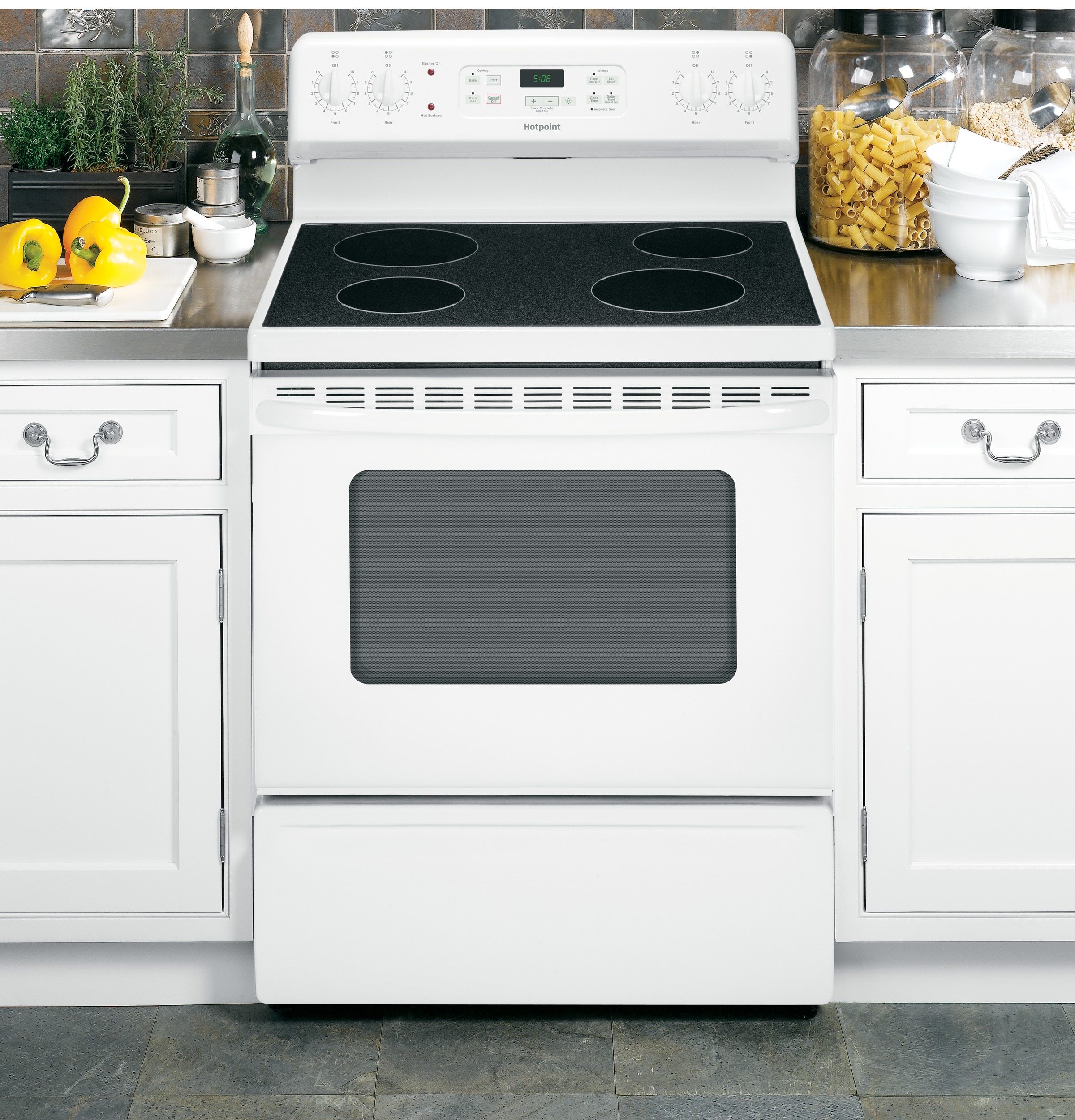30" Free-Standing Electric Range RB560DHWW, product image 7 of 9