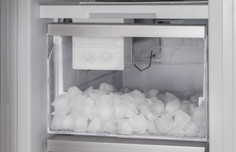 24 In Built-in Freezer Column Panel Ready view 2
