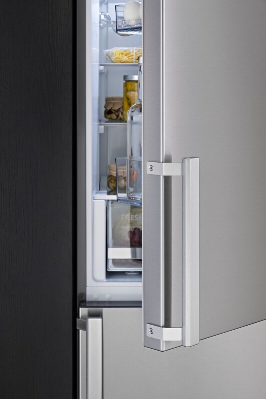 31 inch Freestanding Bottom Mount Refrigerator with Ice Maker REF31BMFIXNV