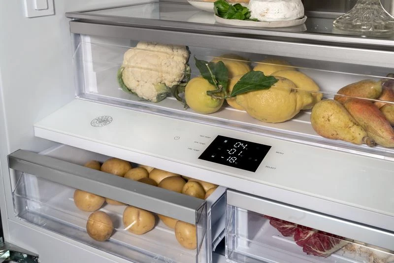 36" Built-in French Door Refrigerator with Ice Maker and Internal Water Dispenser REF36FDBZPNV24
