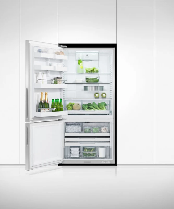 Freestanding Refrigerator Freezer, 32", 17.5 cu ft, Ice & Water RF170BLPUX6N