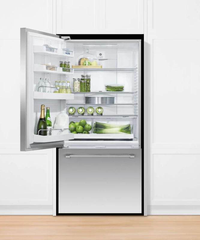 Freestanding Refrigerator Freezer, 32", 17.5 cu ft, Ice & Water RF170WLKUX6