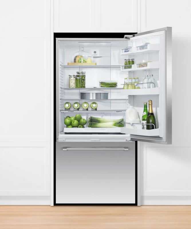 Freestanding Refrigerator Freezer, 32", 17.1 cu ft, Ice & Water RF170WRKUX6