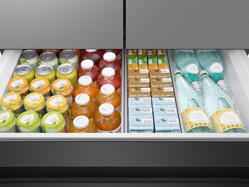 Bespoke 4-Door French Door Refrigerator (23 cu. ft.) with AutoFill Water Pitcher and Customizable Door Panel Colors RF23BB8200APAA, product image 6 of 11