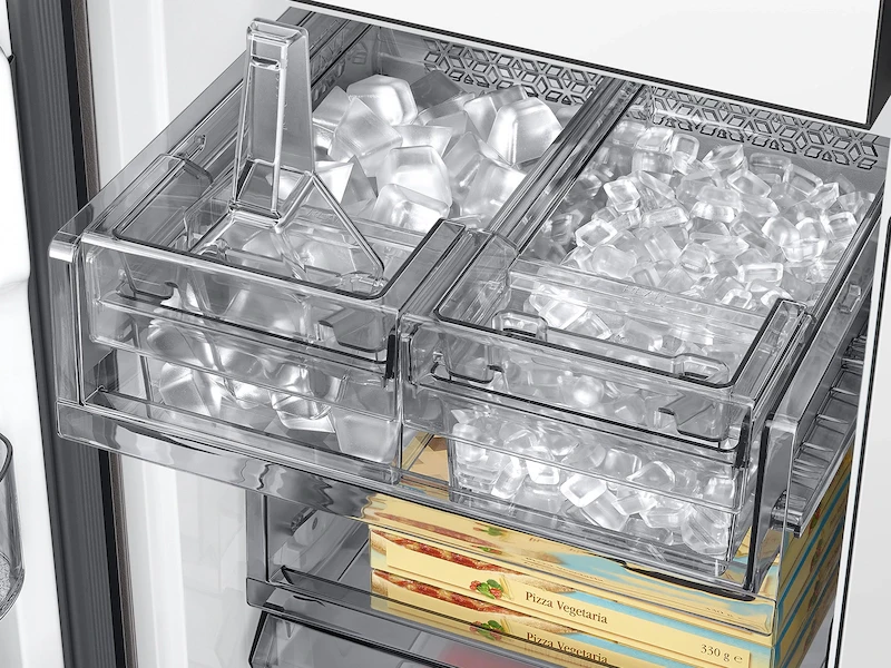 Bespoke Counter Depth 4-Door Flex™ Refrigerator (23 cu. ft.) with Beverage Center™ in White Glass RF23DB960012AA