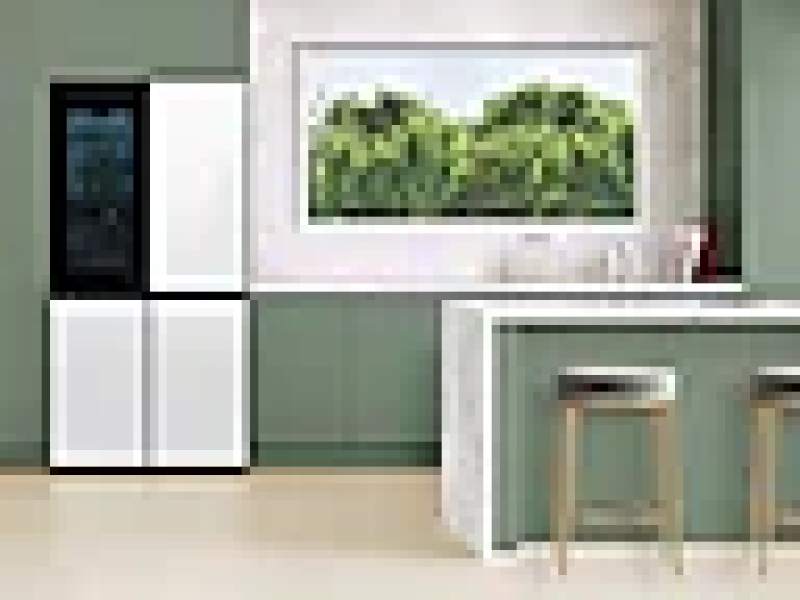 Bespoke 23 cu. ft. Counter Depth 4-Door Flex™ Refrigerator with Beverage Zone™ & Auto Open Door in White Glass RF23DB970012AA