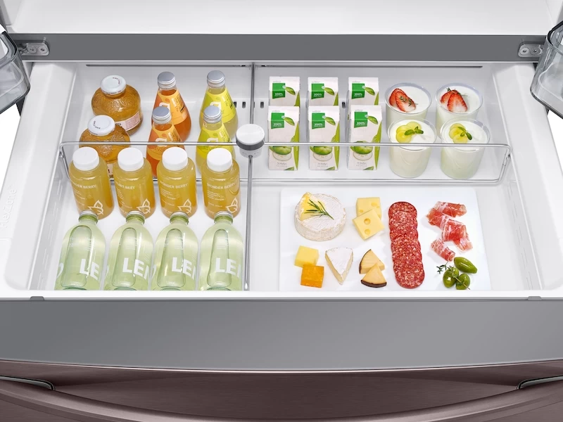 28 cu. ft. 4-Door French Door Refrigerator with 21.5” Touch Screen Family Hub RF28R7551DTAA