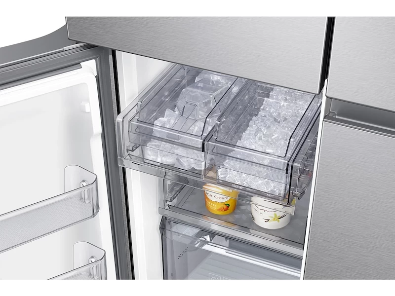 29 cu. ft. Smart 4-Door Flex™ Refrigerator with Family Hub™ and Beverage Center in Stainless Steel RF29A9771SRAA