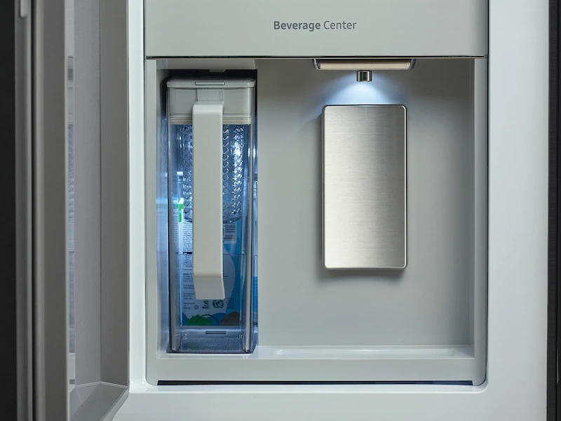 Bespoke 29 cu. ft. 4-Door Flex™ Refrigerator with Beverage Center™ & Customizable Door Panels in White Glass RF29DB960012AA