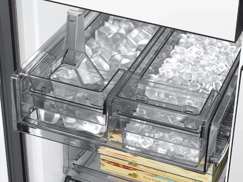 Bespoke 29 cu. ft. 4-Door Flex™ Refrigerator with Beverage Center™ & Customizable Door Panels in White Glass RF29DB960012AA