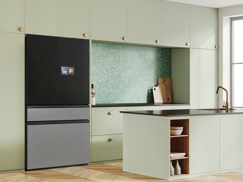 Bespoke AI 4-Door French Door AI Family Hub™ AI Vision | Beverage Center™ 23 cu.ft. RF90F23BECRAA