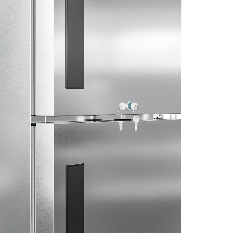 29 in. Commercial Stainless Steel Solid Half Door Reach-In Freezer 23 cu. ft RIF1DSSHD