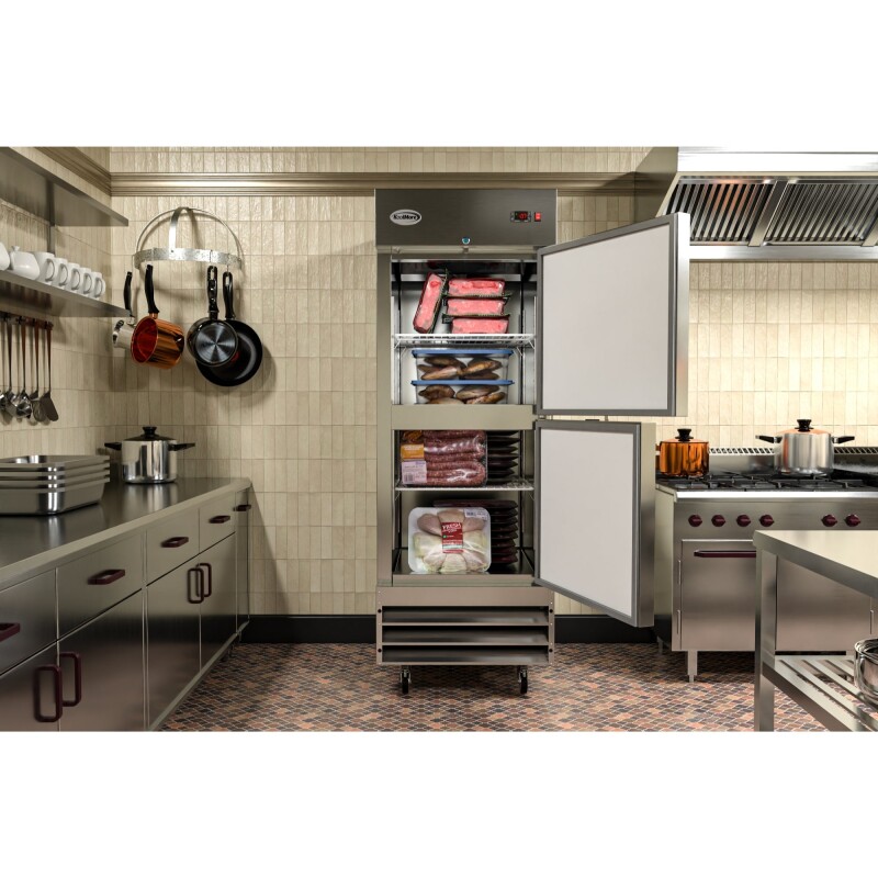 29 in. Commercial Stainless Steel Solid Half Door Reach-In Freezer 23 cu. ft RIF1DSSHD