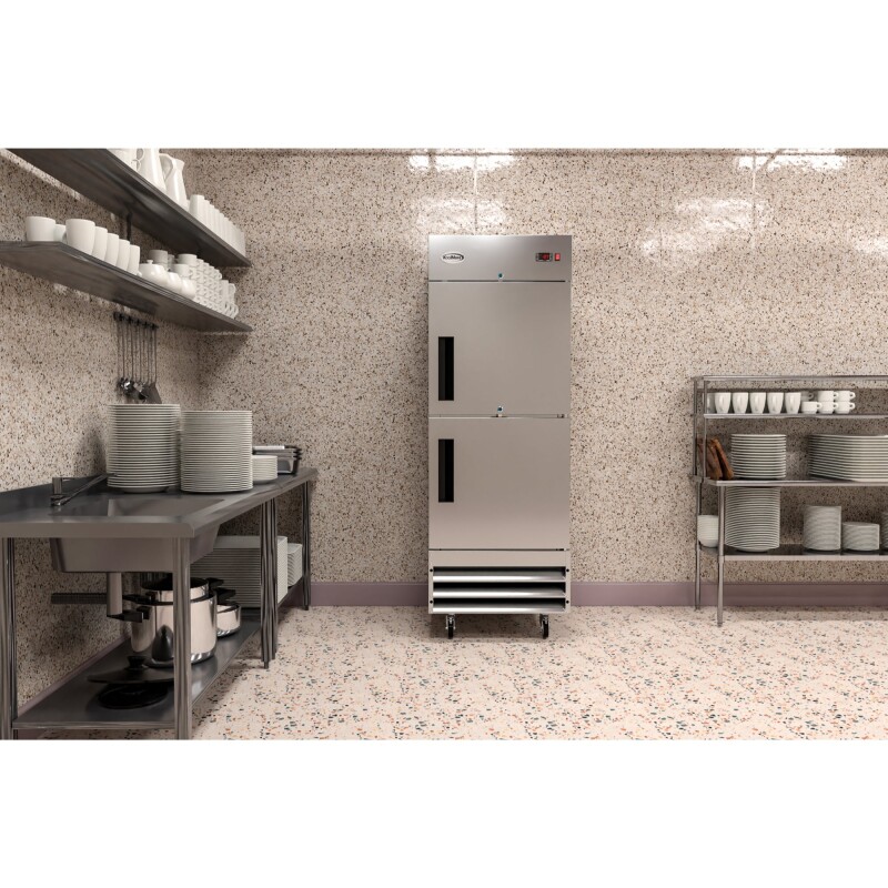 29 in. Commercial Stainless Steel Solid Half Door Reach-In Freezer 23 cu. ft RIF1DSSHD