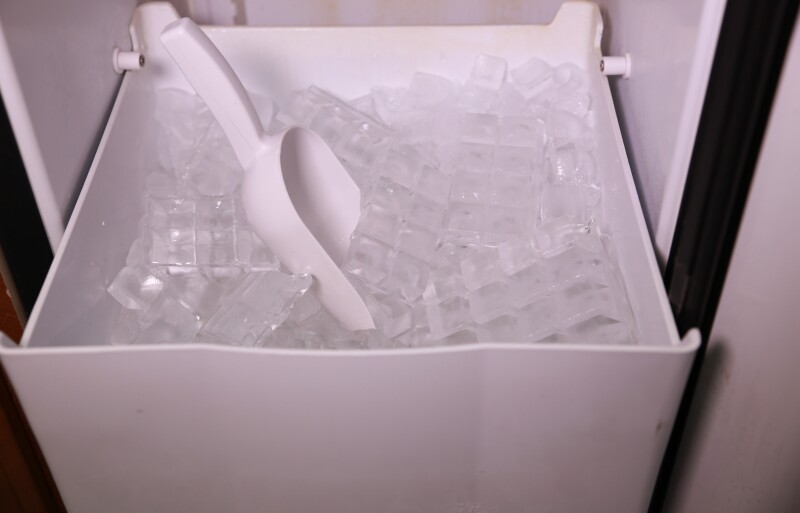 15" Built-in or Freestanding Ice Maker RIM49U3SIS, product image 2 of 8