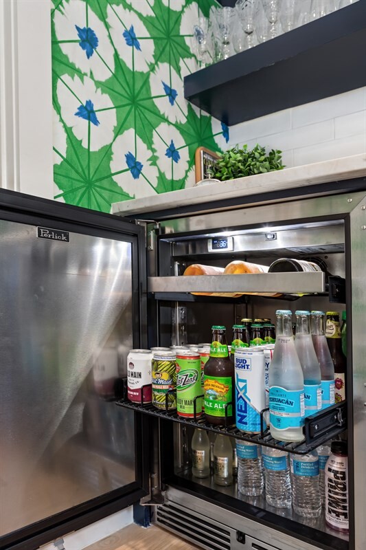 Quick stock and organize bottles and cans with Perlick's Divider Shelf. This accessory shelf replaces a standard refrigerator shelf in 24" Refrigerators and Beverage Centers. RS2424D