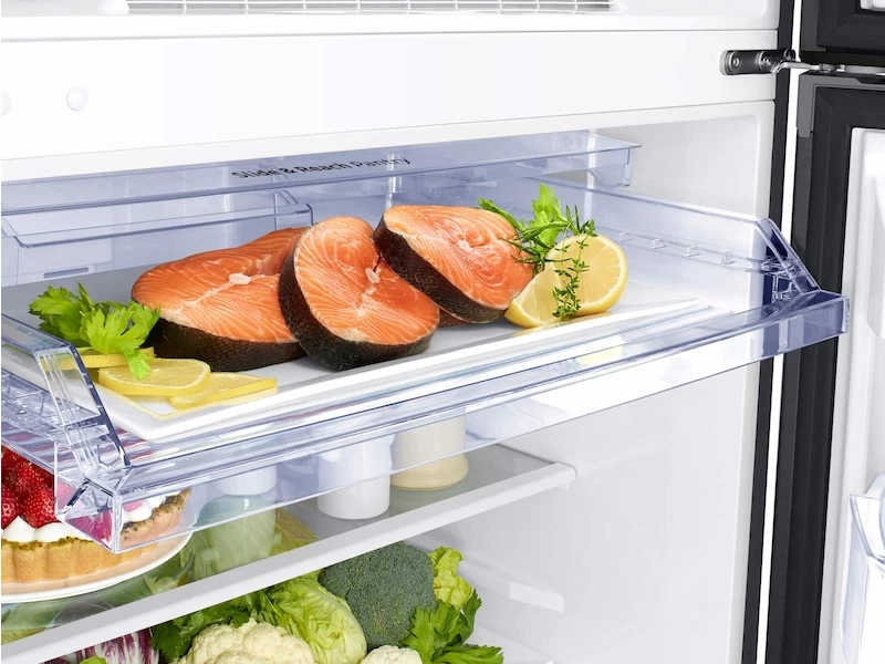 18 cu. ft. Top Freezer Refrigerator with FlexZone and Ice Maker RT18M6215SGAA