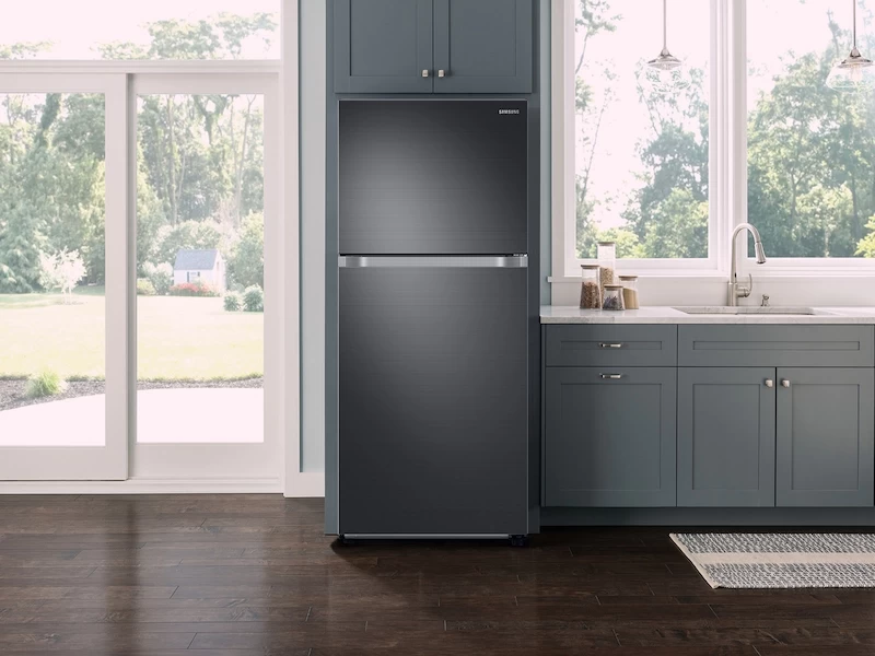 21 cu. ft. Top Freezer Refrigerator with FlexZone and Ice Maker RT21M6215SGAA