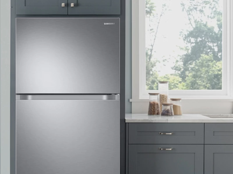 21 cu. ft. Top Freezer Refrigerator with FlexZone and Ice Maker RT21M6215SRAA
