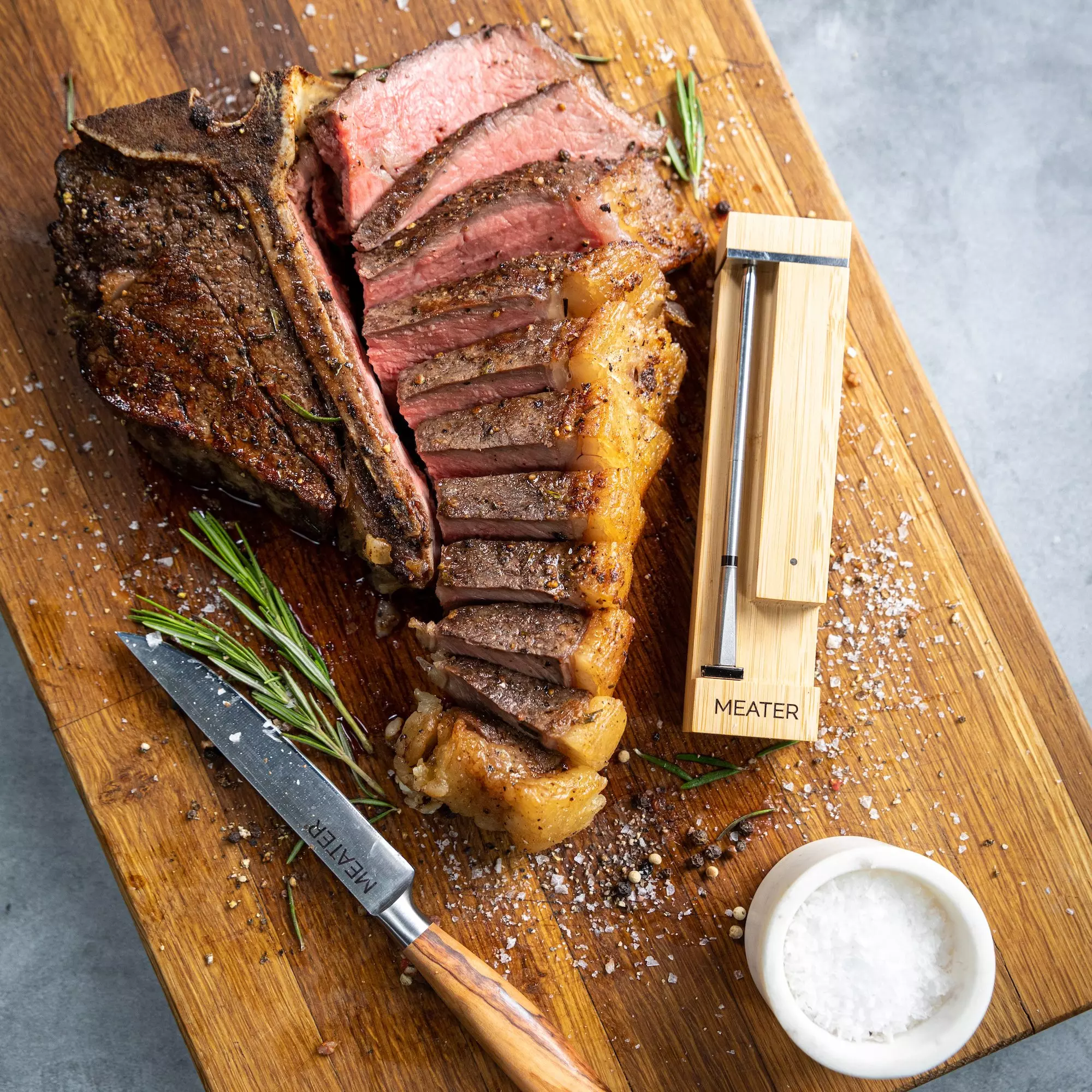 MEATER® Pro Wireless Meat Thermometer RTUMTMP201