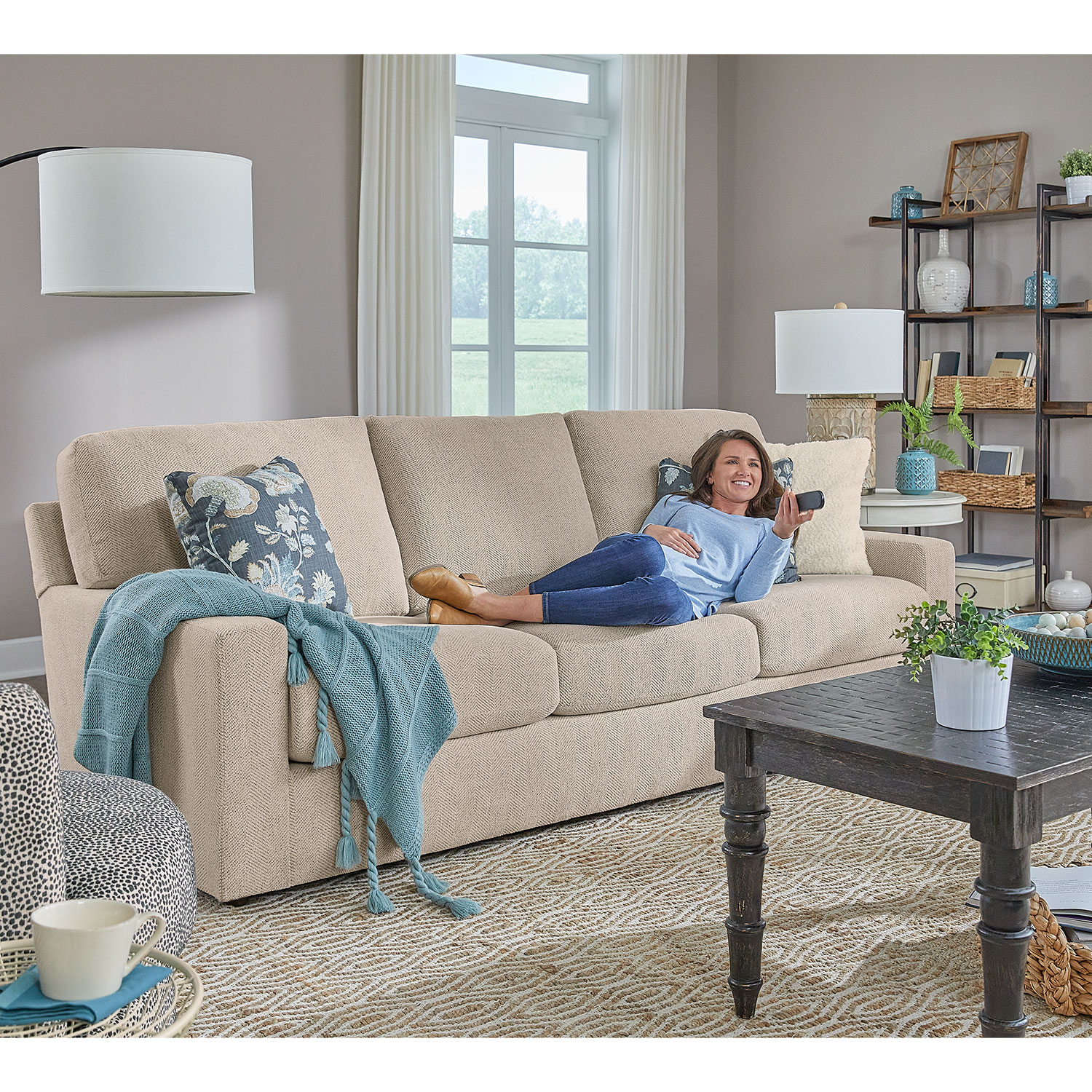 Dovely - Transitional, Stationary Sofa W/ 2 Pillows - S25 S25