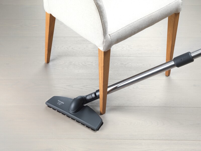 SwivelNeck parquet floorhead for gentle and effortless cleaning of sensitive hard floors. SBB3003PQTWISTER