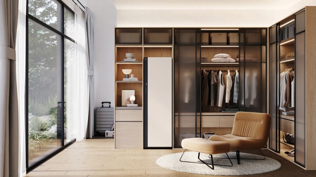 LG Styler® Smart Steam Closet with Dual TrueSteam® Technology and Dynamic MovingHanger™ view 4