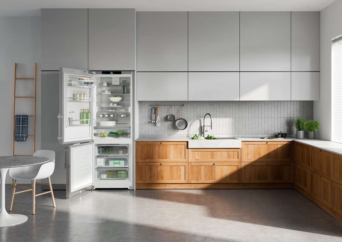Combined fridge-freezers with EasyFresh and NoFrost, Left Hinged SC7751
