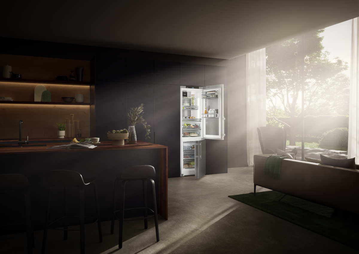 Fridge-freezer with BioFresh Professional and NoFrost SCB5790IM
