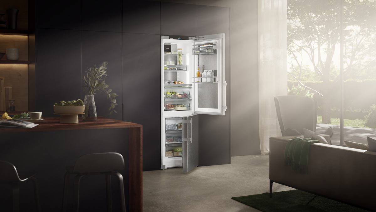 Fridge-freezer with BioFresh Professional and NoFrost SCB5790IM