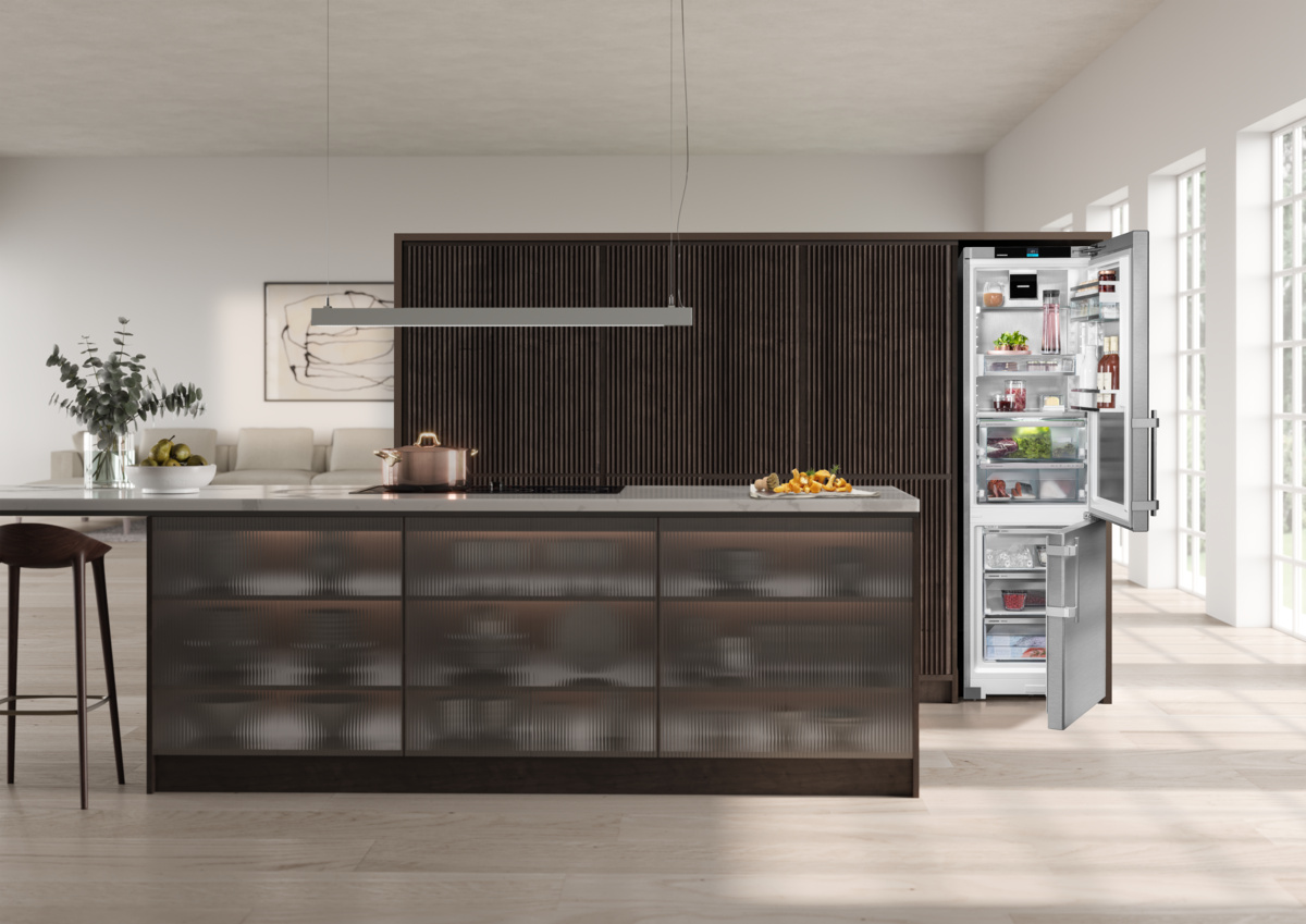 Fridge-freezer with BioFresh Professional and NoFrost SCB5790IM