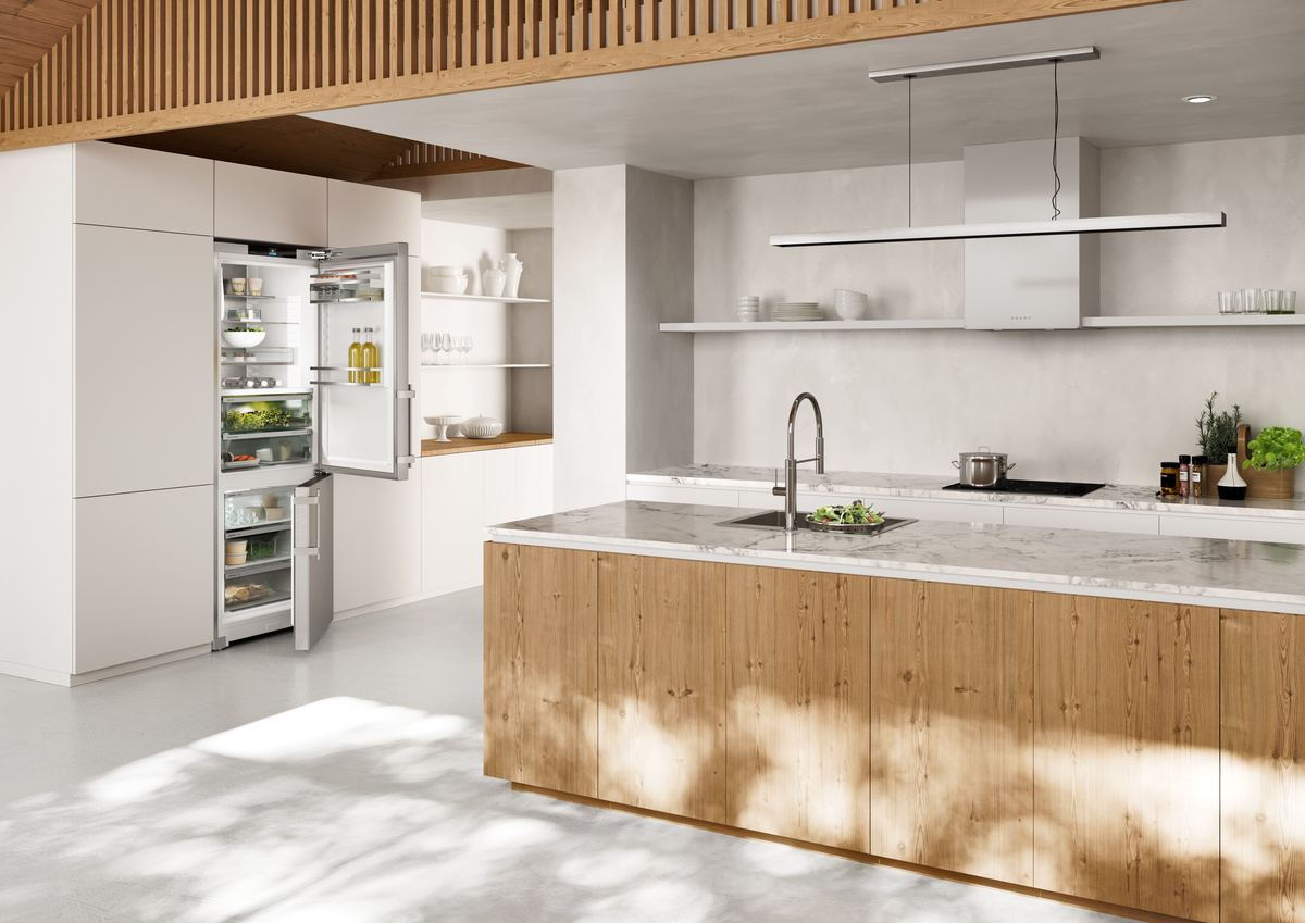 Fridge-freezer with BioFresh Professional and NoFrost SCB7760IM
