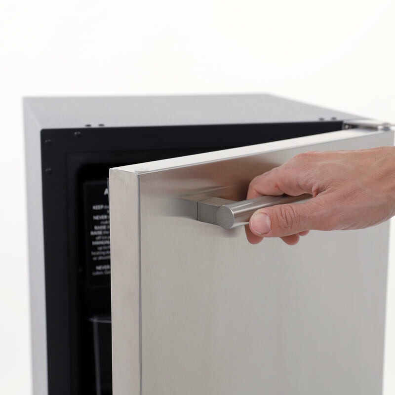 Series 3 15" Indoor/Outdoor Premium Crescent Cube Ice Maker SCIM153SS