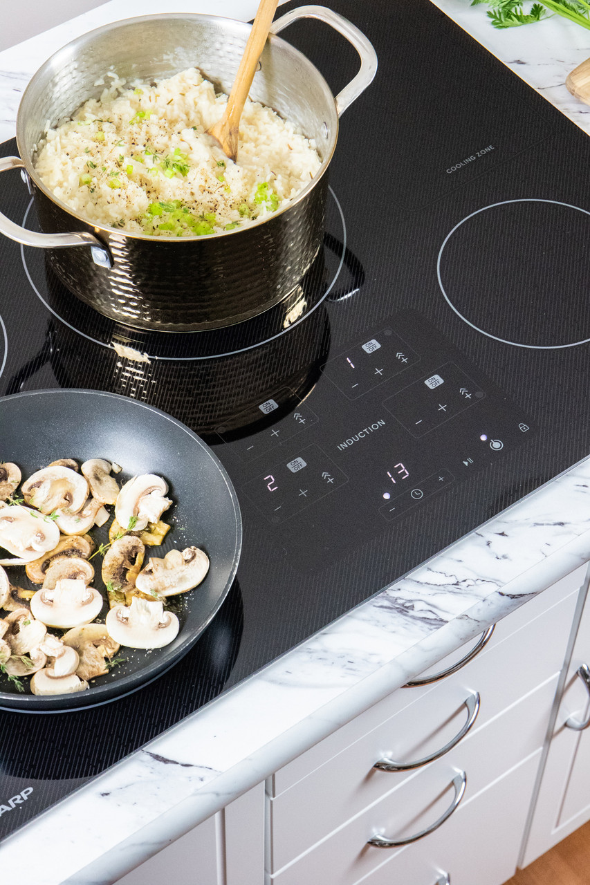 30 in. width Induction Cooktop, European Black Mirror Finish Made with Premium SCHOTT Glass SDH3042DB
