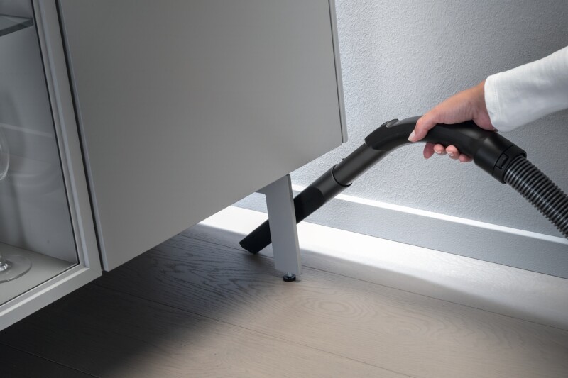 Long crevice nozzle for cleaning deep crevices. SFD10