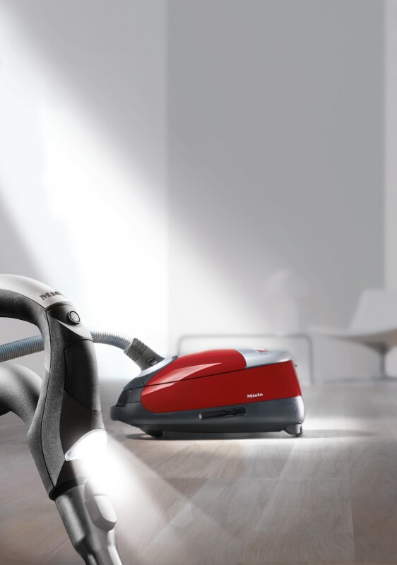 Ergonomic handle with LED light For practical illumination of areas that need to be cleaned. SGC20