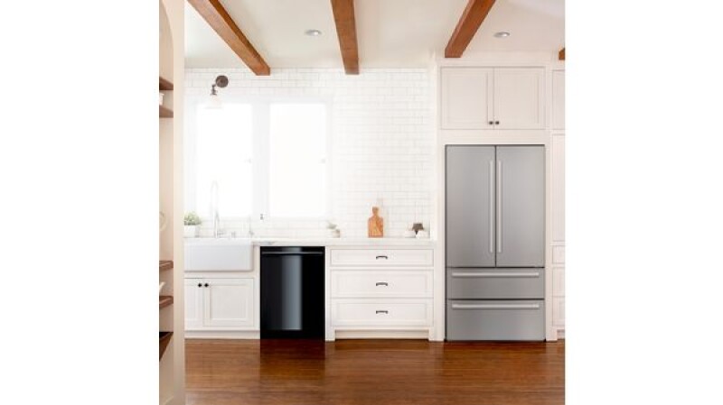 Ascenta® Dishwasher 24'' Black SHX3AR76UC