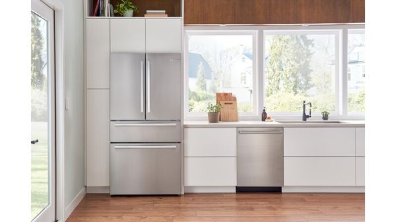 100 Series Dishwasher  24'' SHX84AYD5N