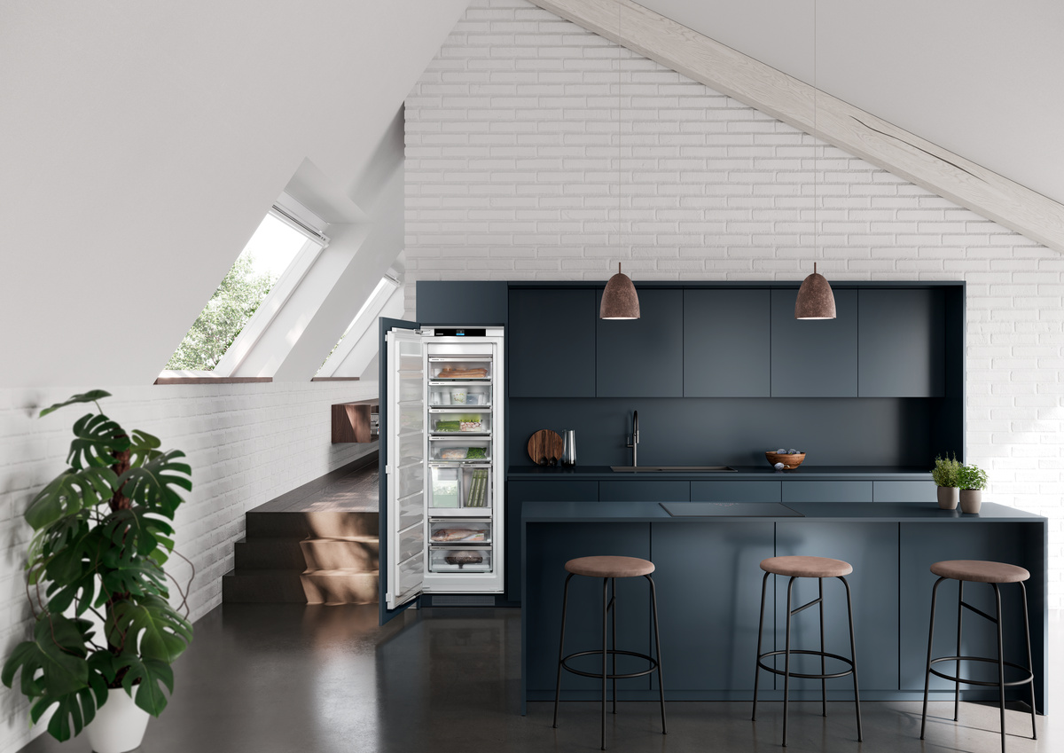 Integrable freezer with NoFrost and IceTower, Left Hinged SIF5181