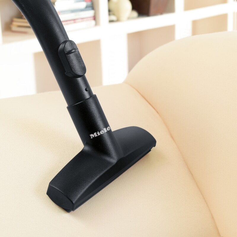 Wide upholstery nozzle For easy, quick and thorough cleaning of upholstered furniture. SPD10