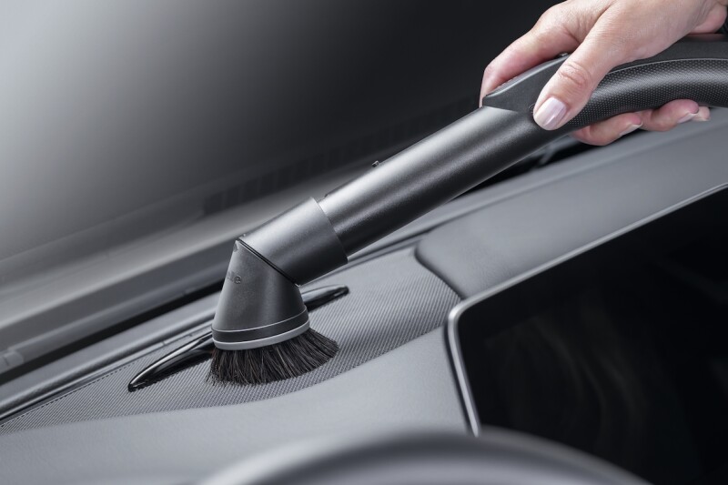 Dusting brush with flexible swivel joint For gentle cleaning of high-quality floors SSP10