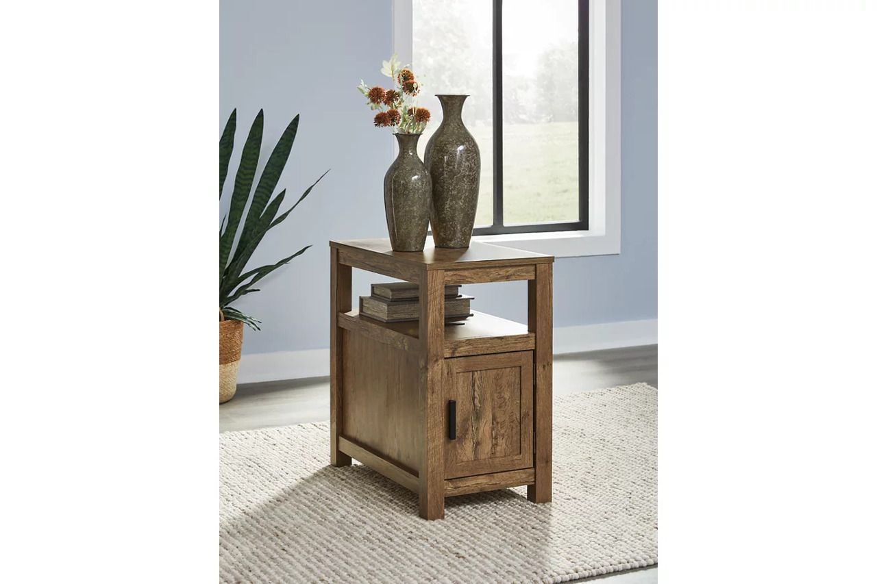 Fendenmore Chairside End Table In Brown T190117